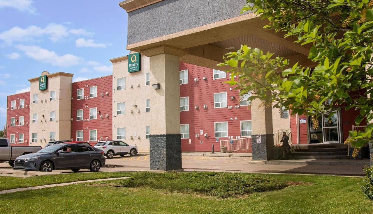 Quality Inn & Suites Whitecourt Esterno foto