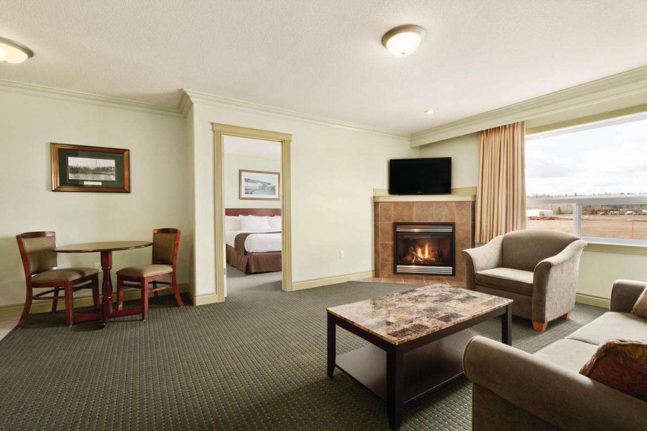 Quality Inn & Suites Whitecourt Esterno foto