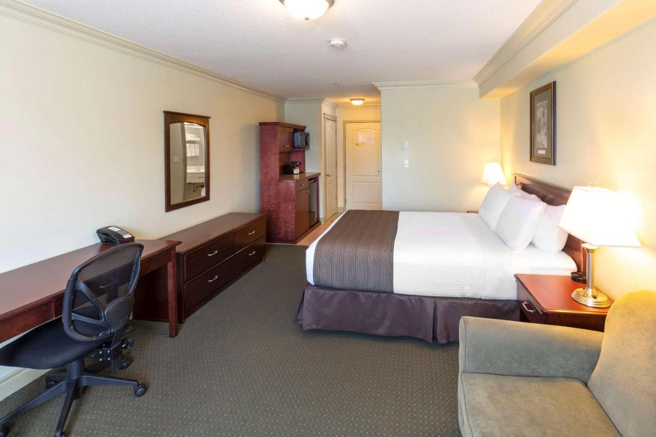 Quality Inn & Suites Whitecourt Esterno foto
