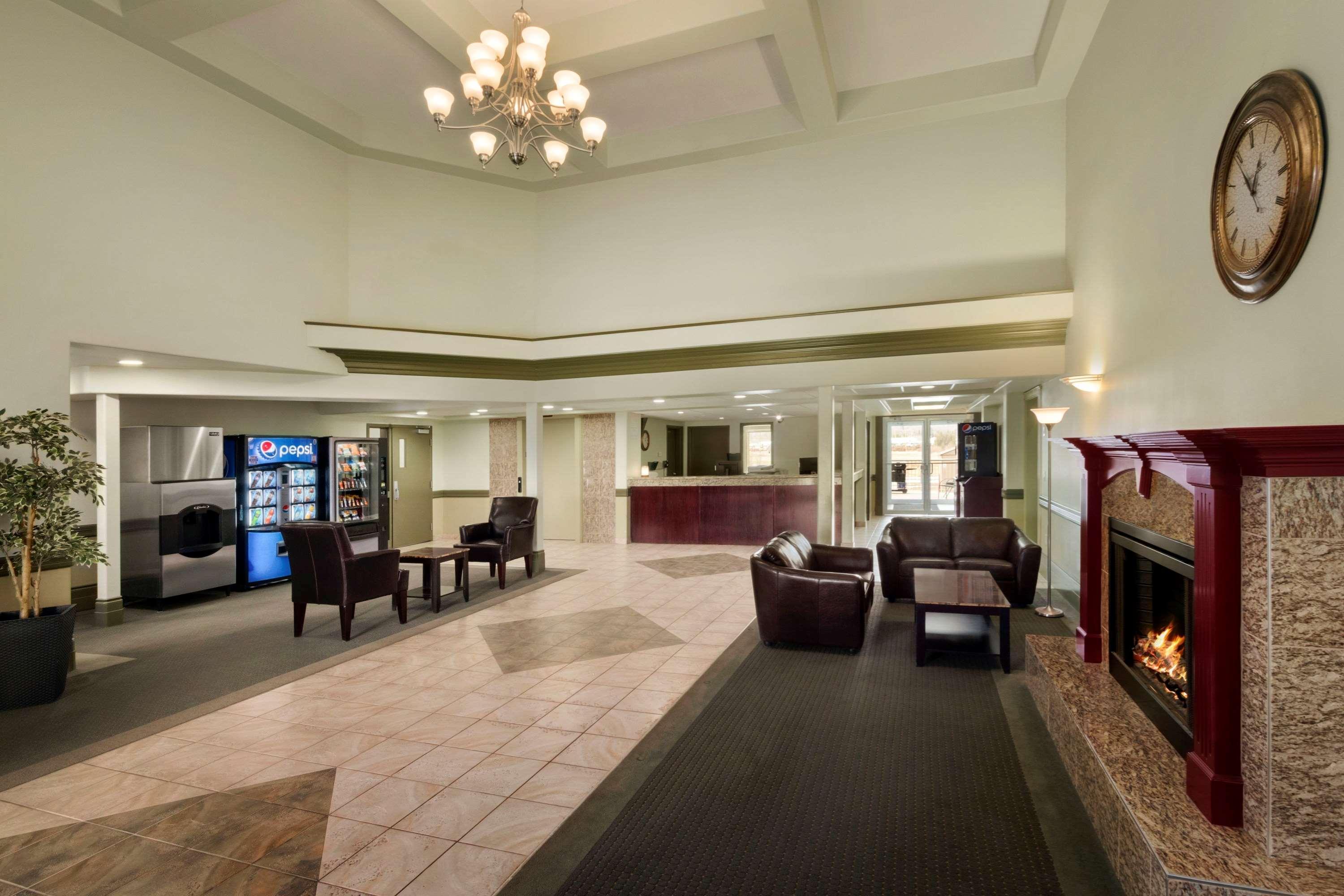 Quality Inn & Suites Whitecourt Esterno foto