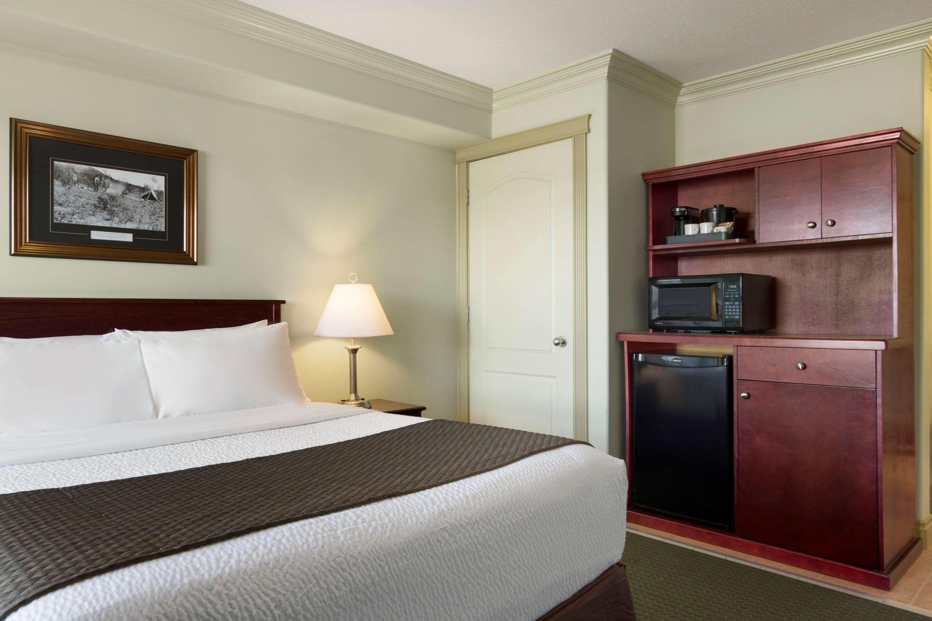 Quality Inn & Suites Whitecourt Esterno foto