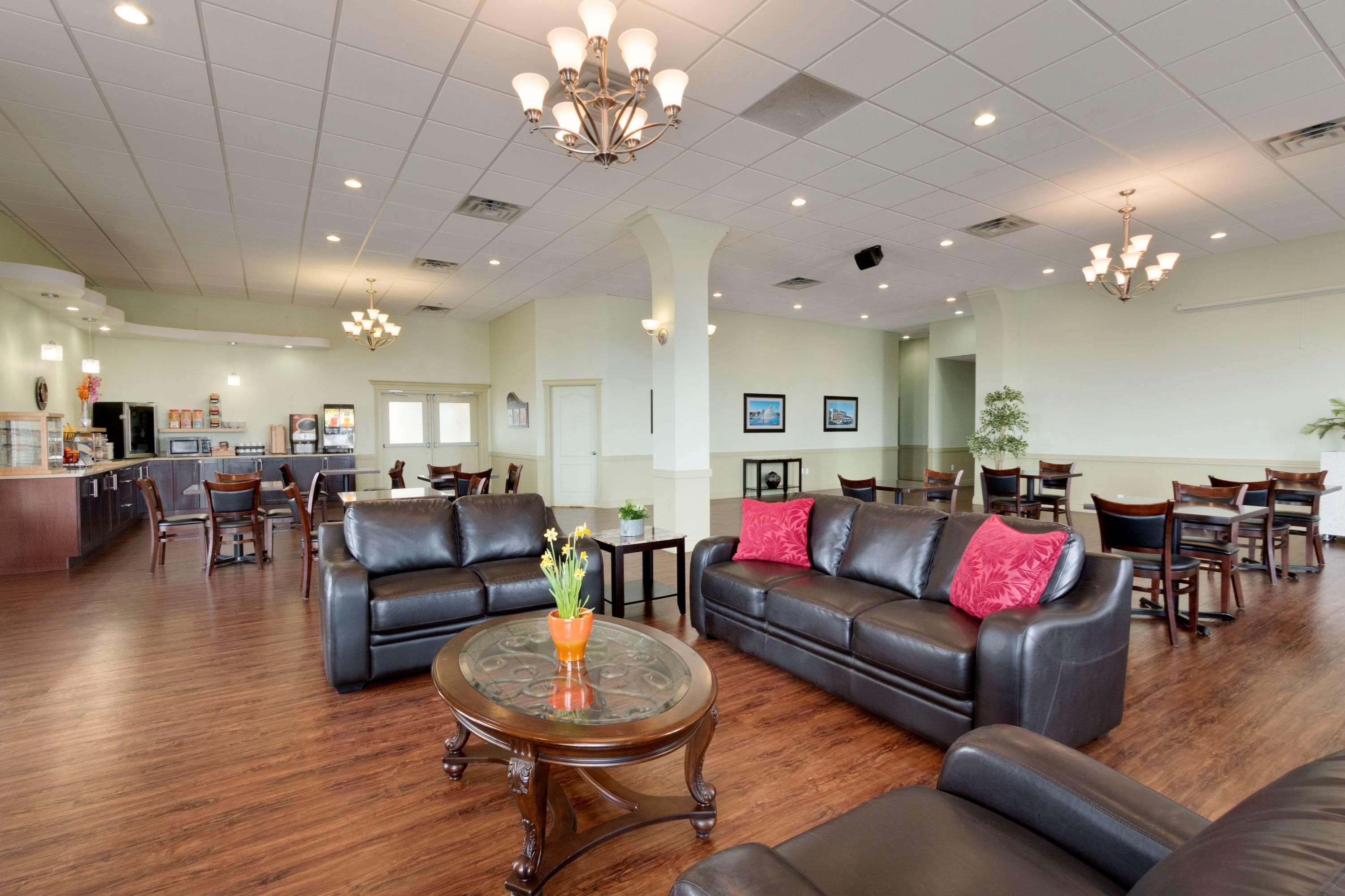Quality Inn & Suites Whitecourt Esterno foto
