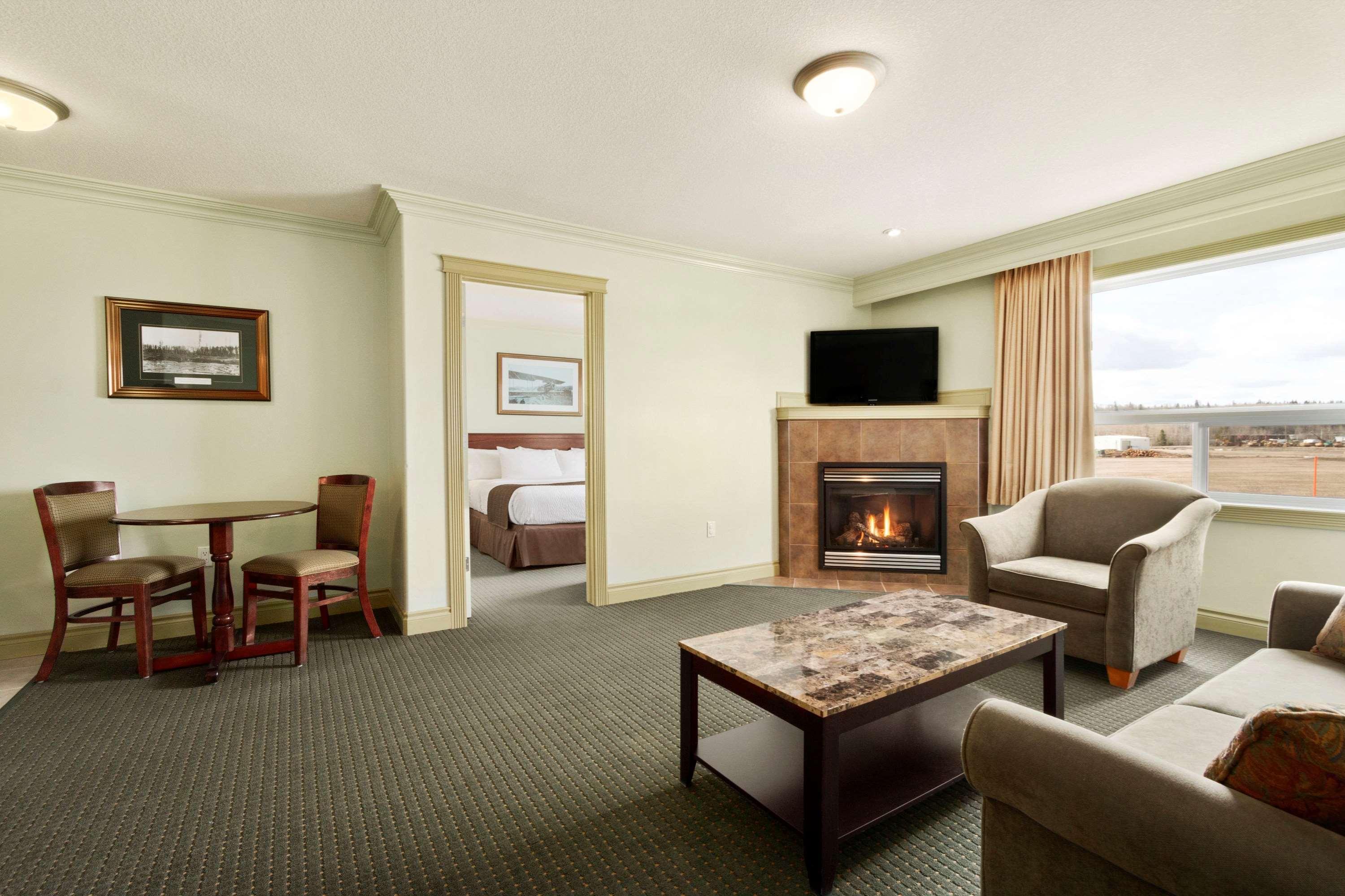 Quality Inn & Suites Whitecourt Esterno foto