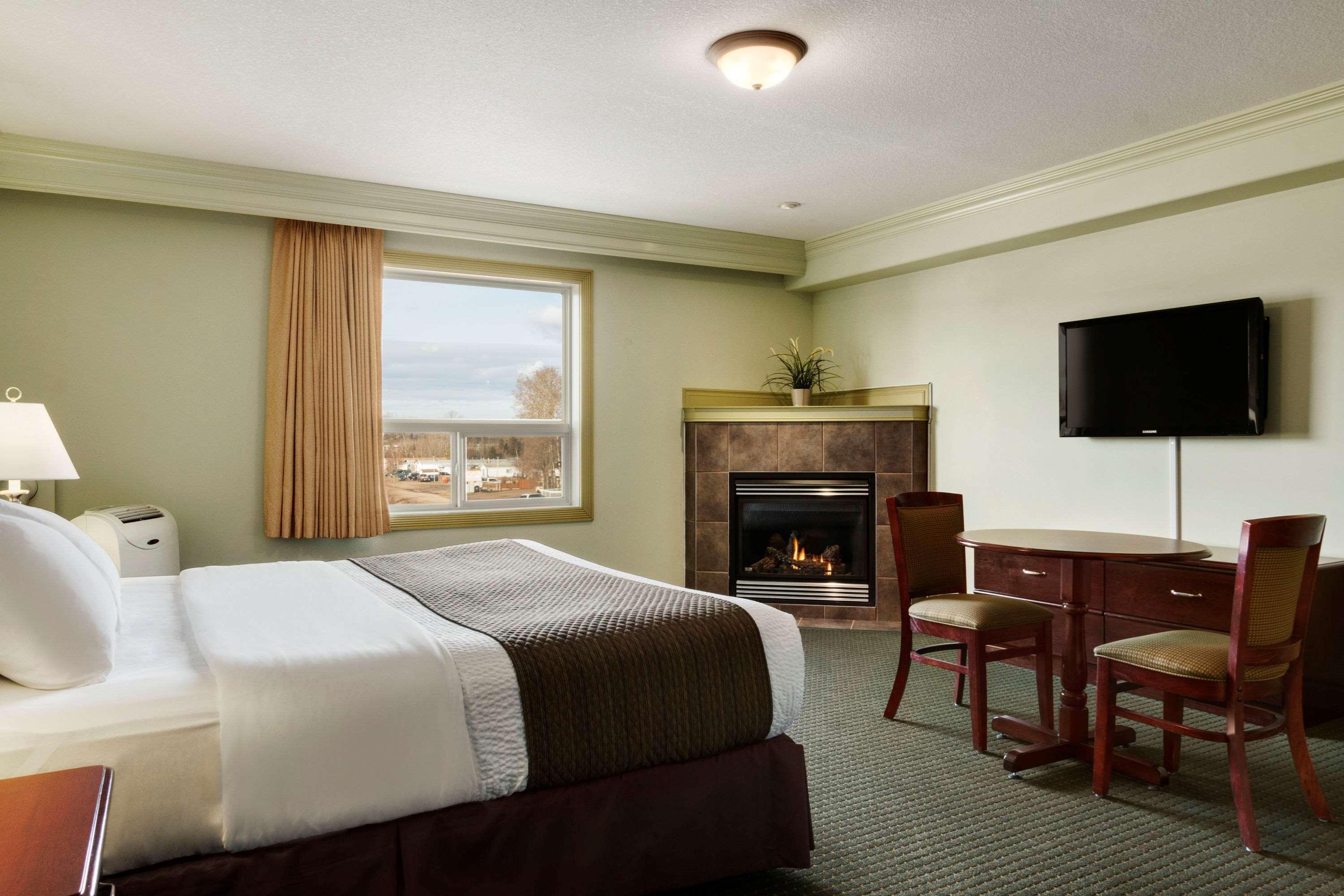 Quality Inn & Suites Whitecourt Esterno foto