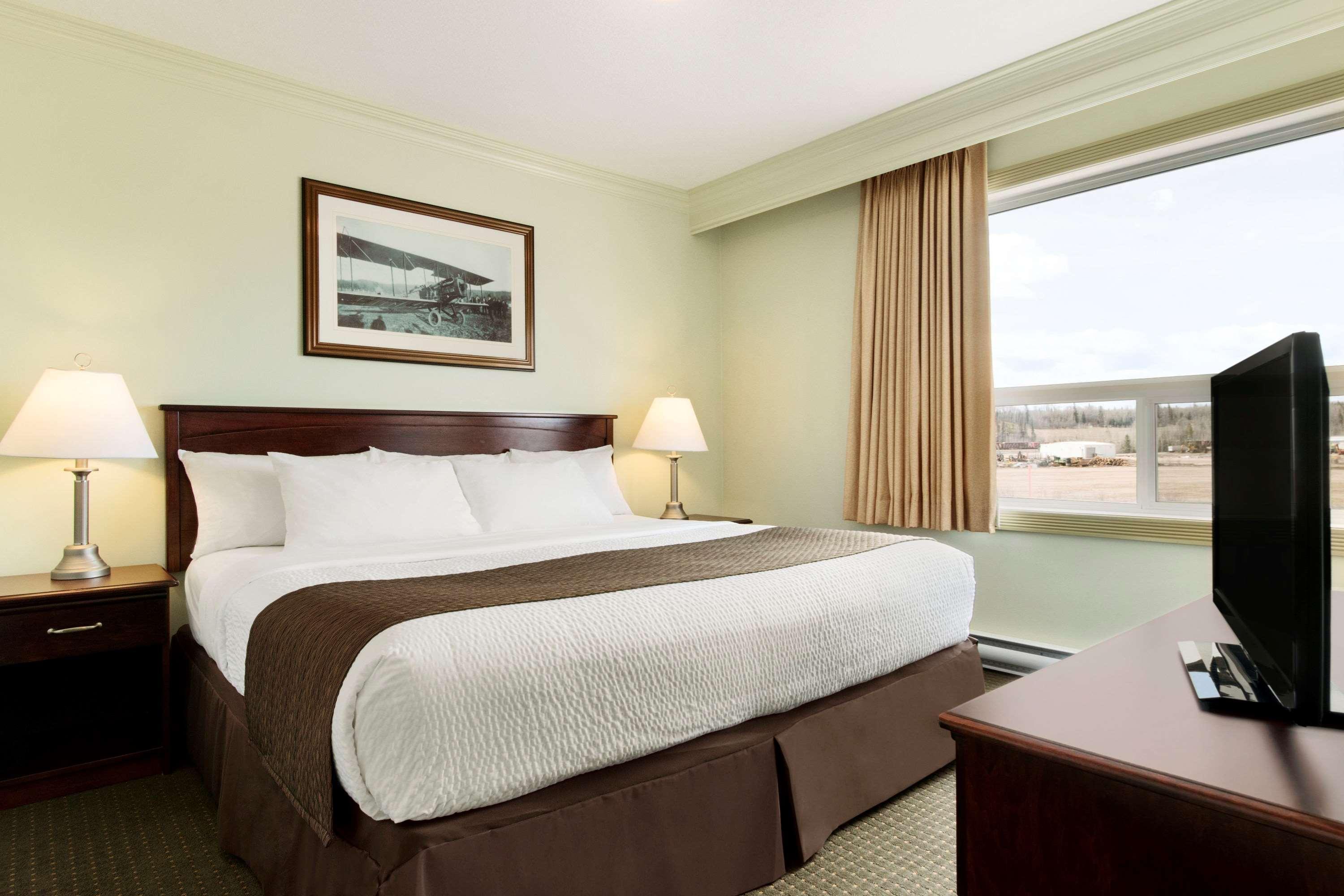 Quality Inn & Suites Whitecourt Esterno foto