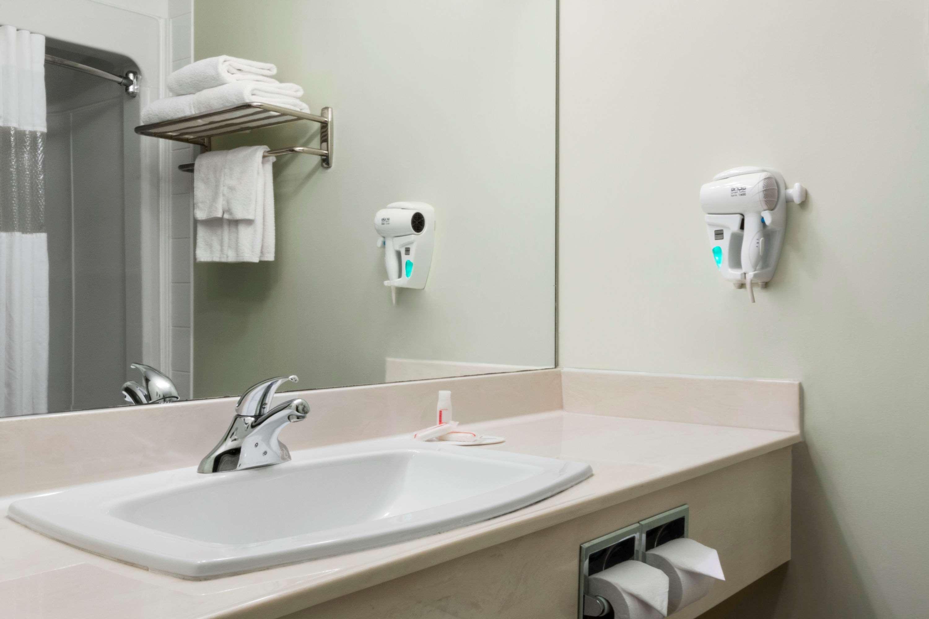 Quality Inn & Suites Whitecourt Esterno foto