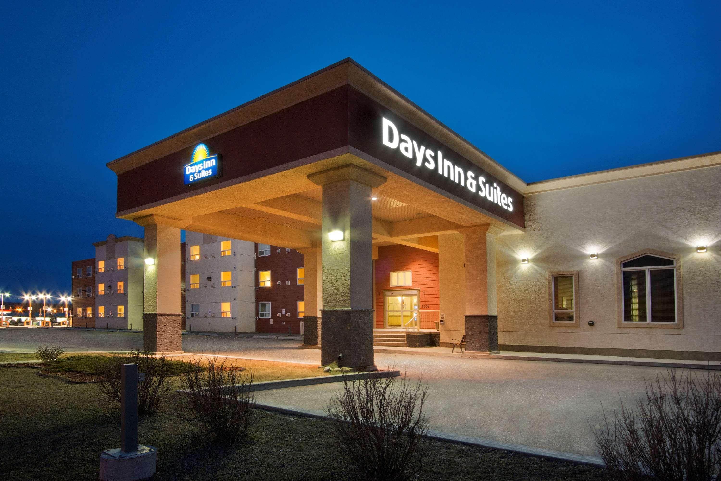 Quality Inn & Suites Whitecourt Esterno foto