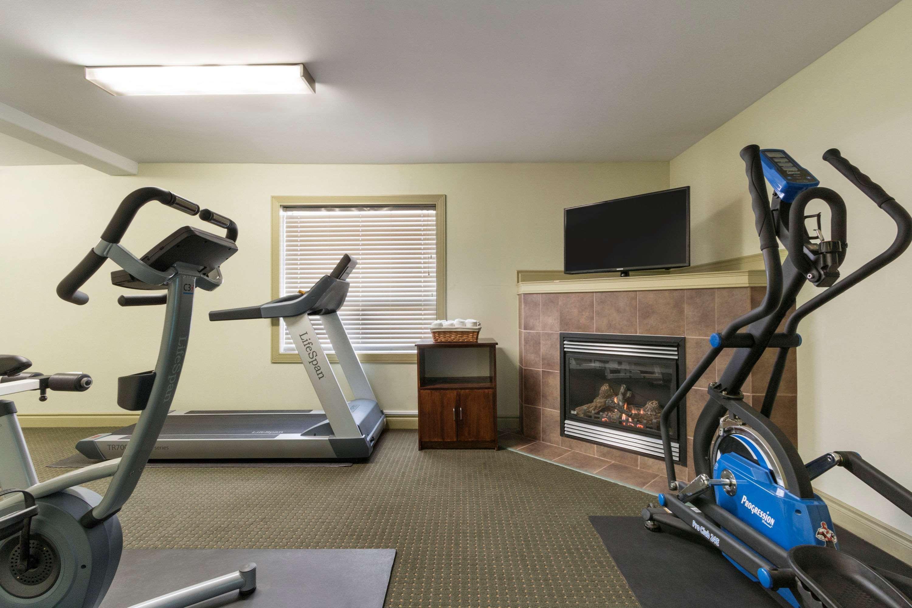 Quality Inn & Suites Whitecourt Esterno foto