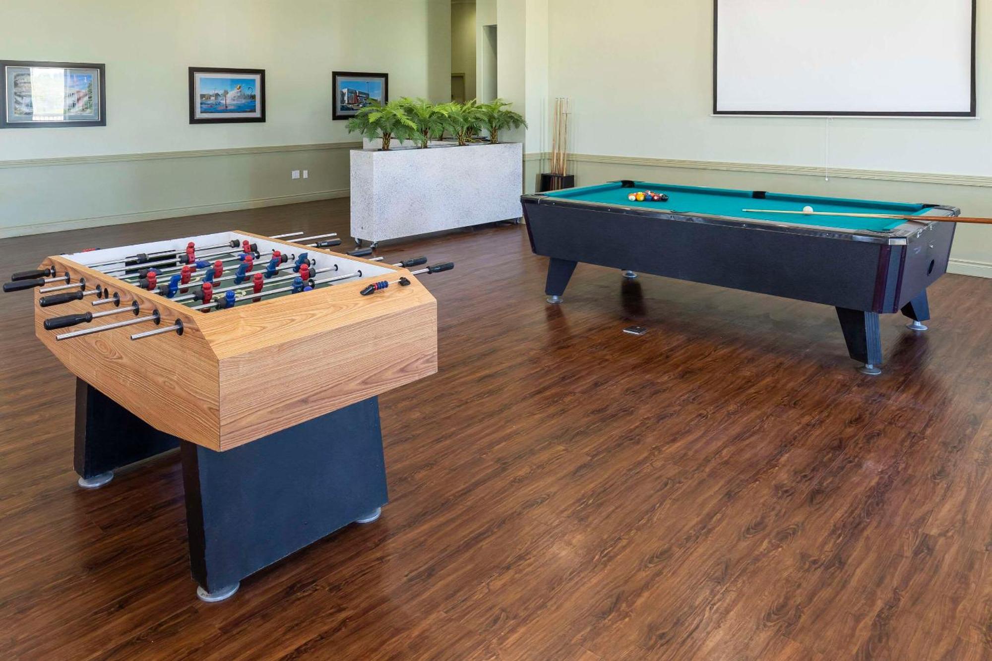 Quality Inn & Suites Whitecourt Esterno foto