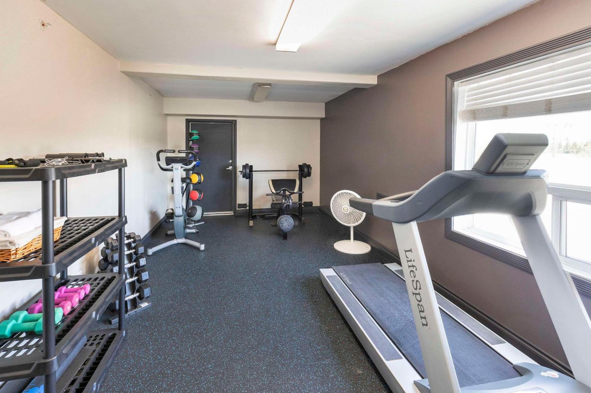 Quality Inn & Suites Whitecourt Esterno foto