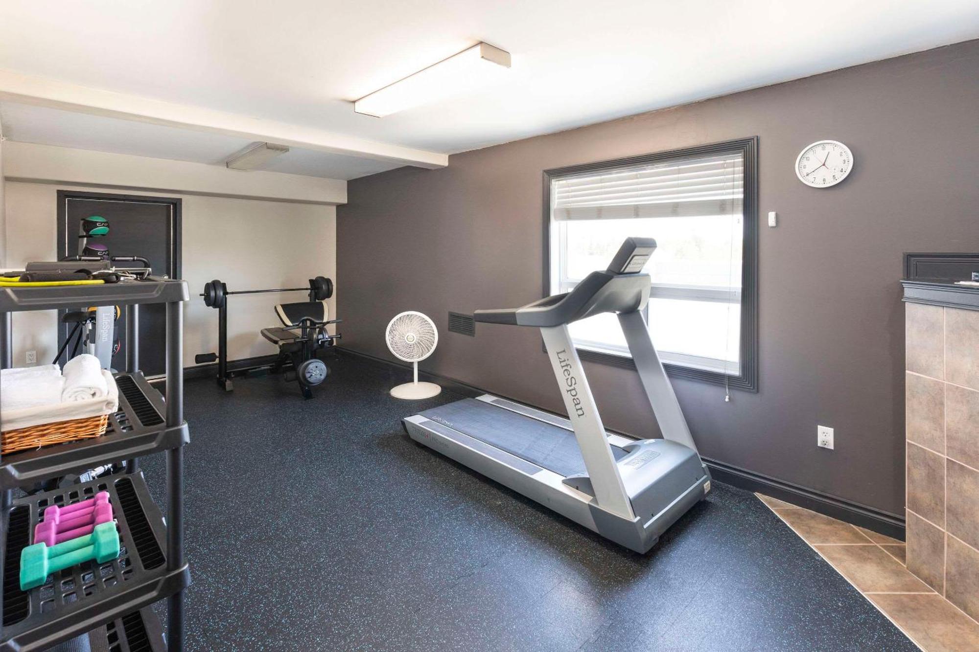 Quality Inn & Suites Whitecourt Esterno foto
