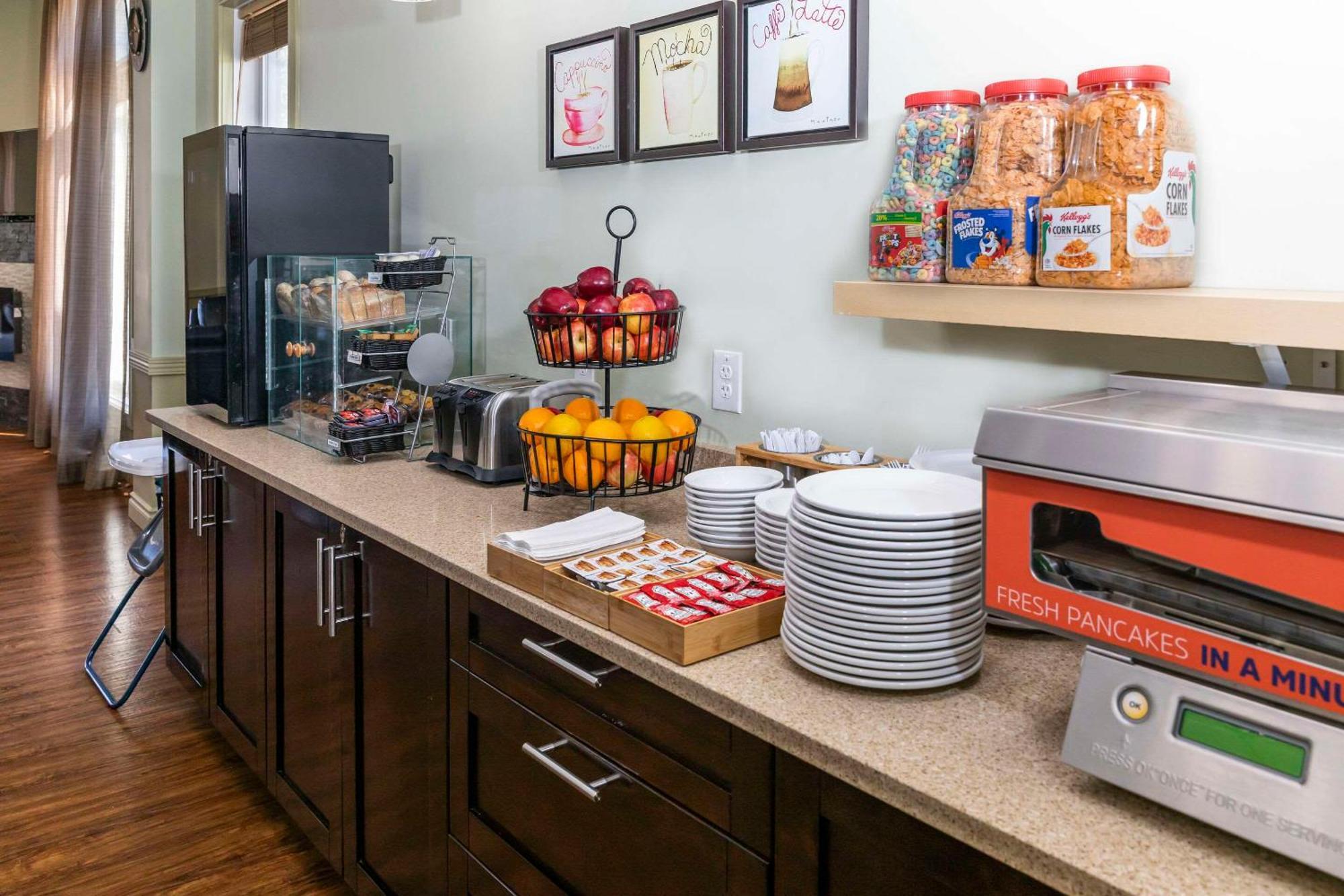 Quality Inn & Suites Whitecourt Esterno foto