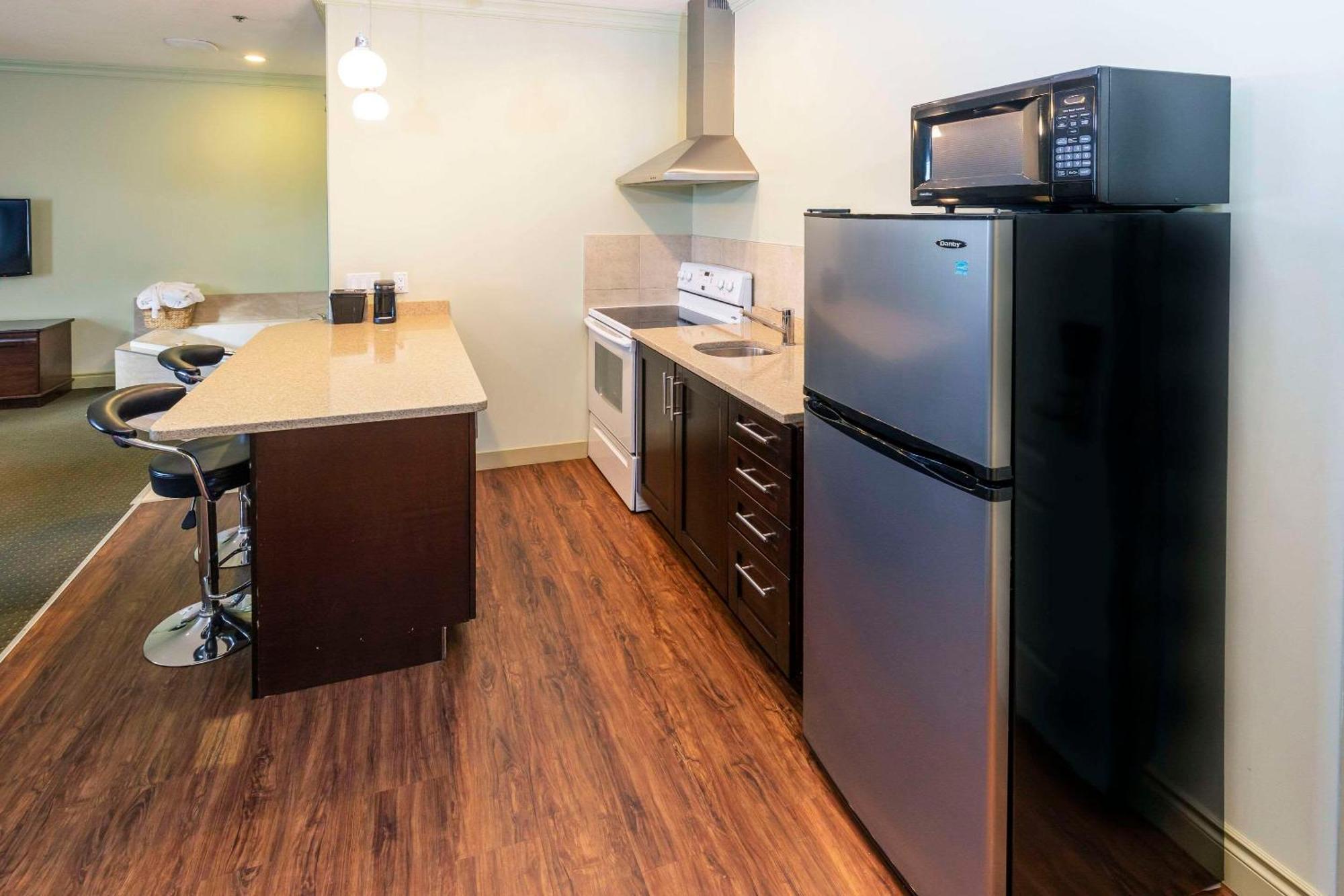 Quality Inn & Suites Whitecourt Esterno foto