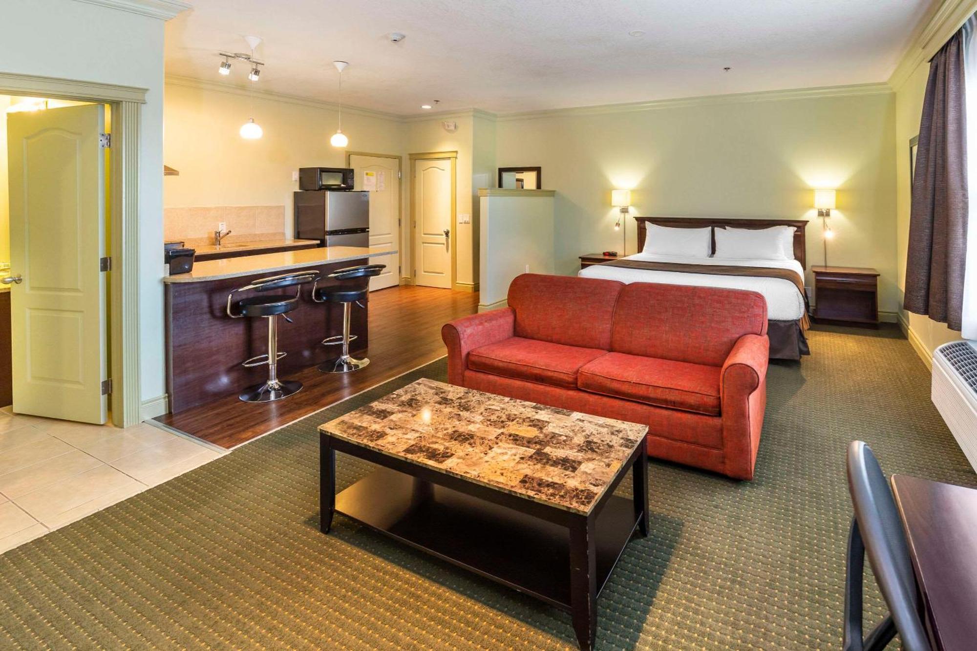 Quality Inn & Suites Whitecourt Esterno foto