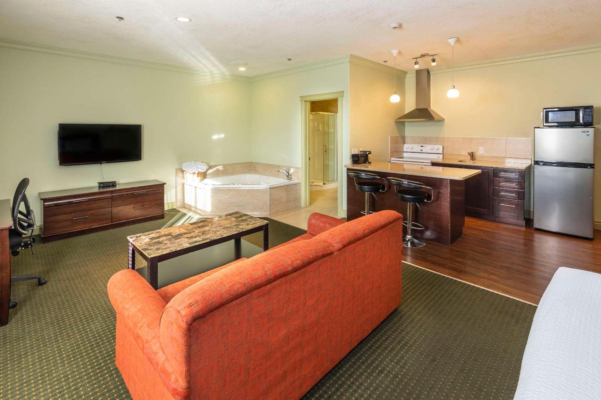 Quality Inn & Suites Whitecourt Esterno foto