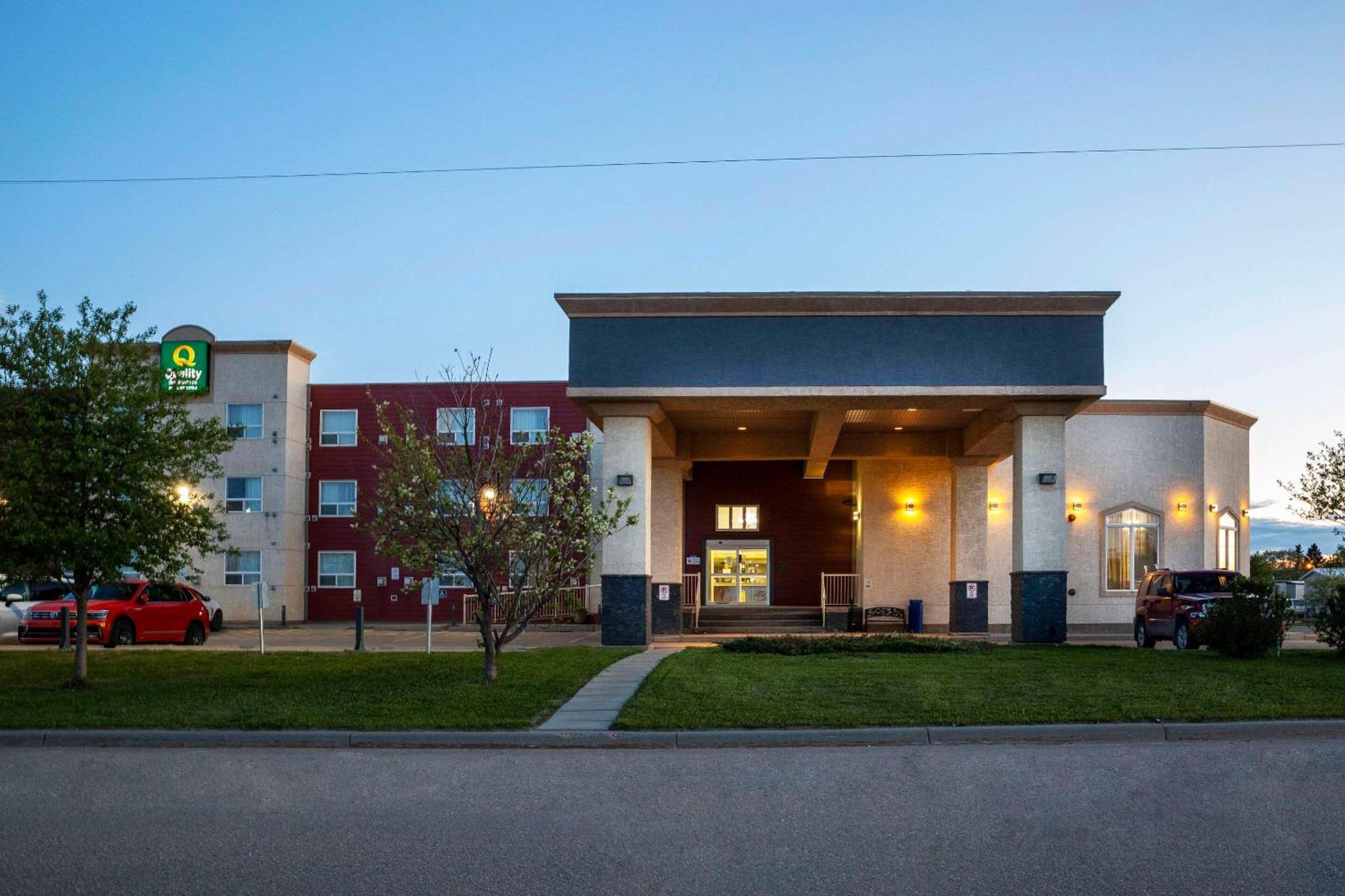 Quality Inn & Suites Whitecourt Esterno foto