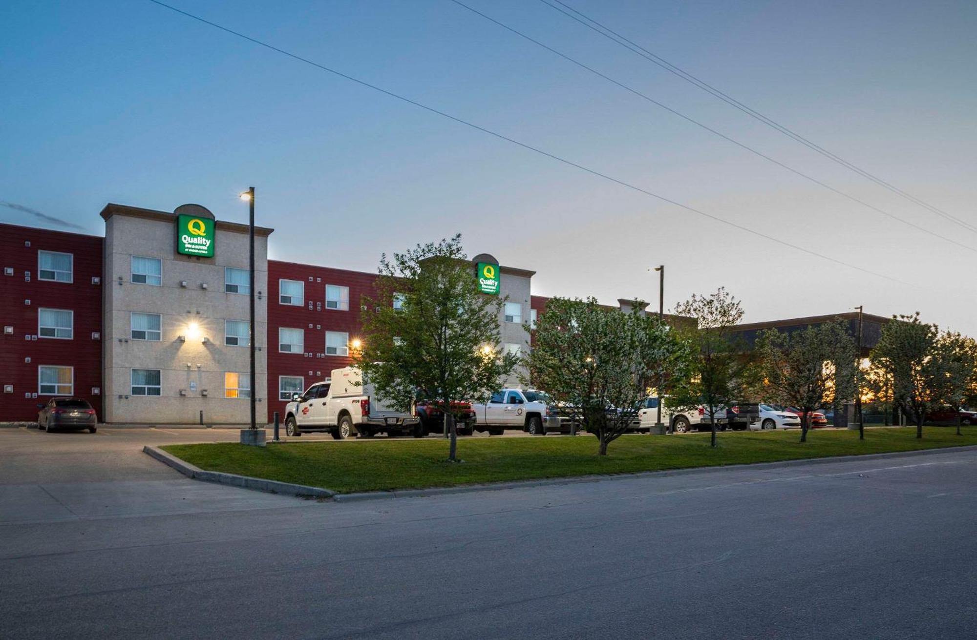 Quality Inn & Suites Whitecourt Esterno foto