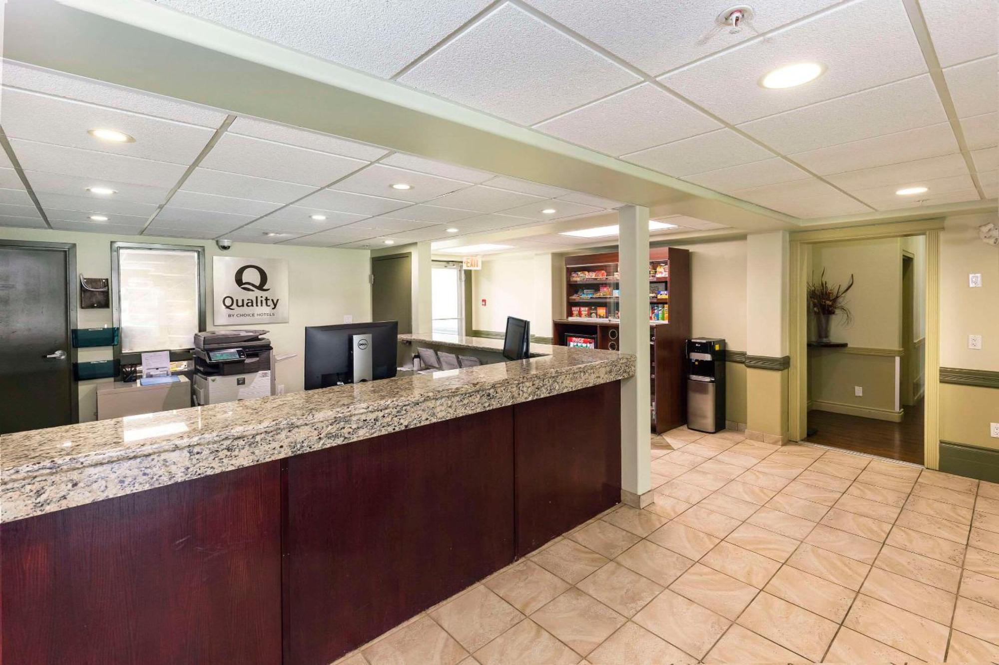 Quality Inn & Suites Whitecourt Esterno foto
