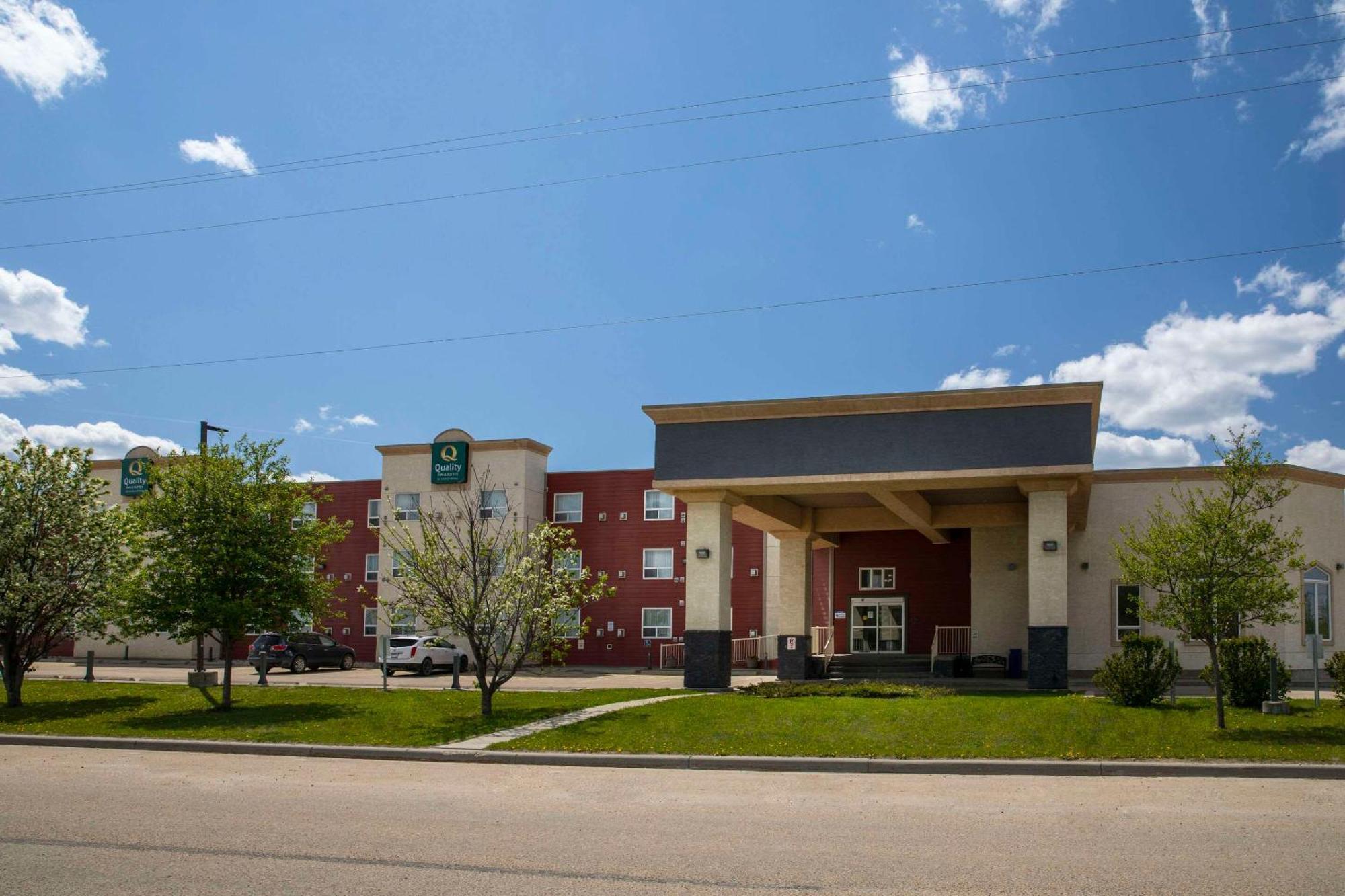 Quality Inn & Suites Whitecourt Esterno foto