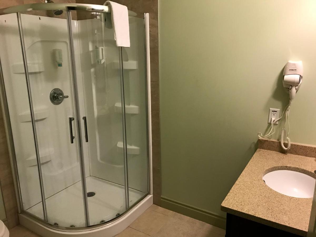 Quality Inn & Suites Whitecourt Esterno foto